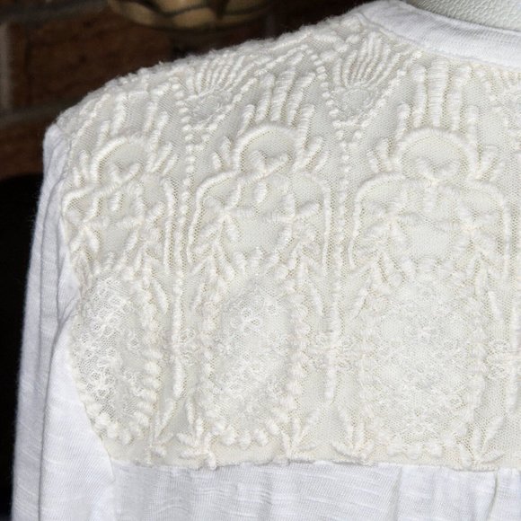 Chico's Off-White Top with Embroidered Lace Details Size 0 - Picture 6 of 8
